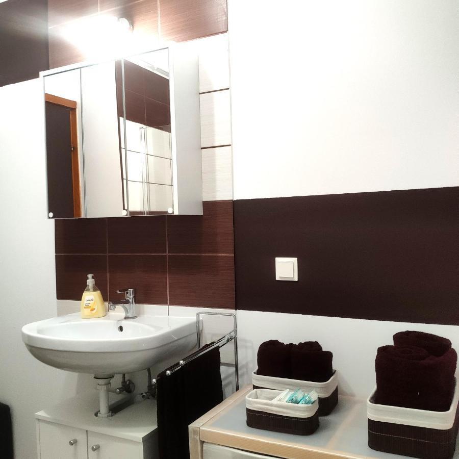 Color Apartmanok Eger Luaran gambar