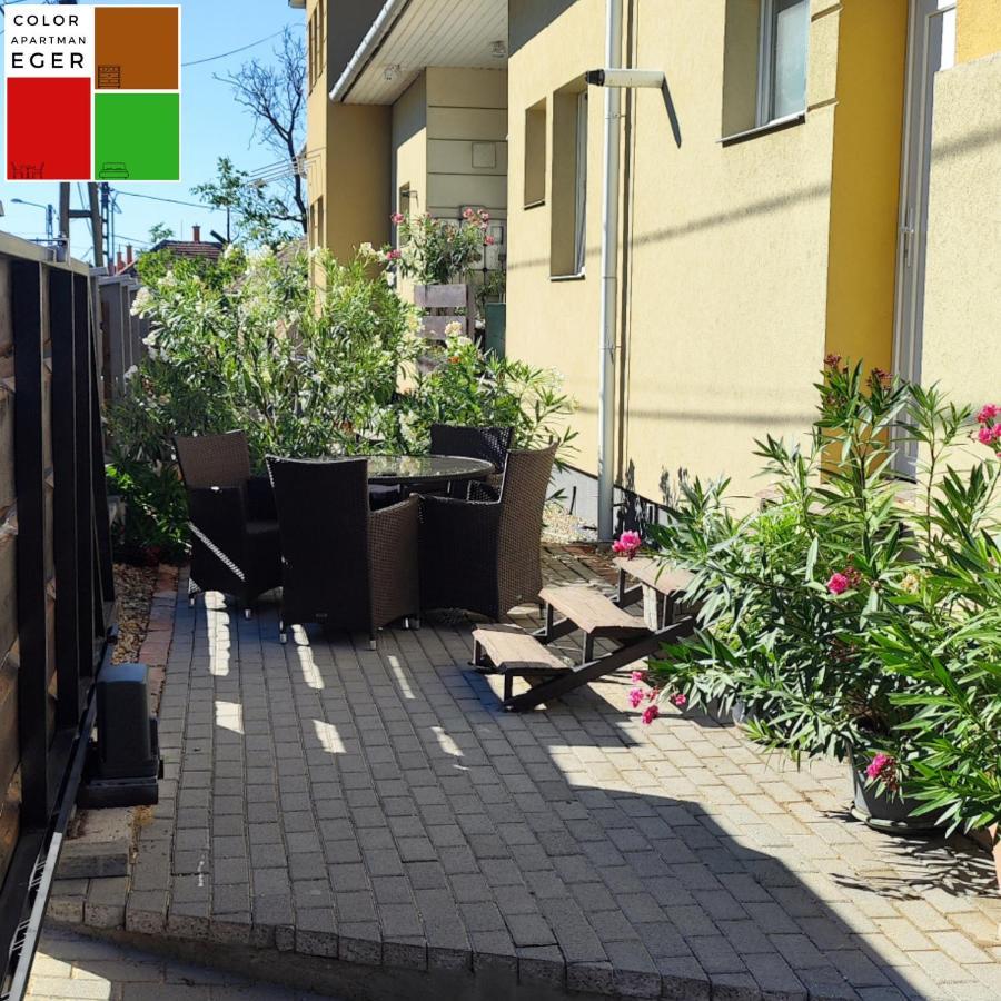 Color Apartmanok Eger Luaran gambar