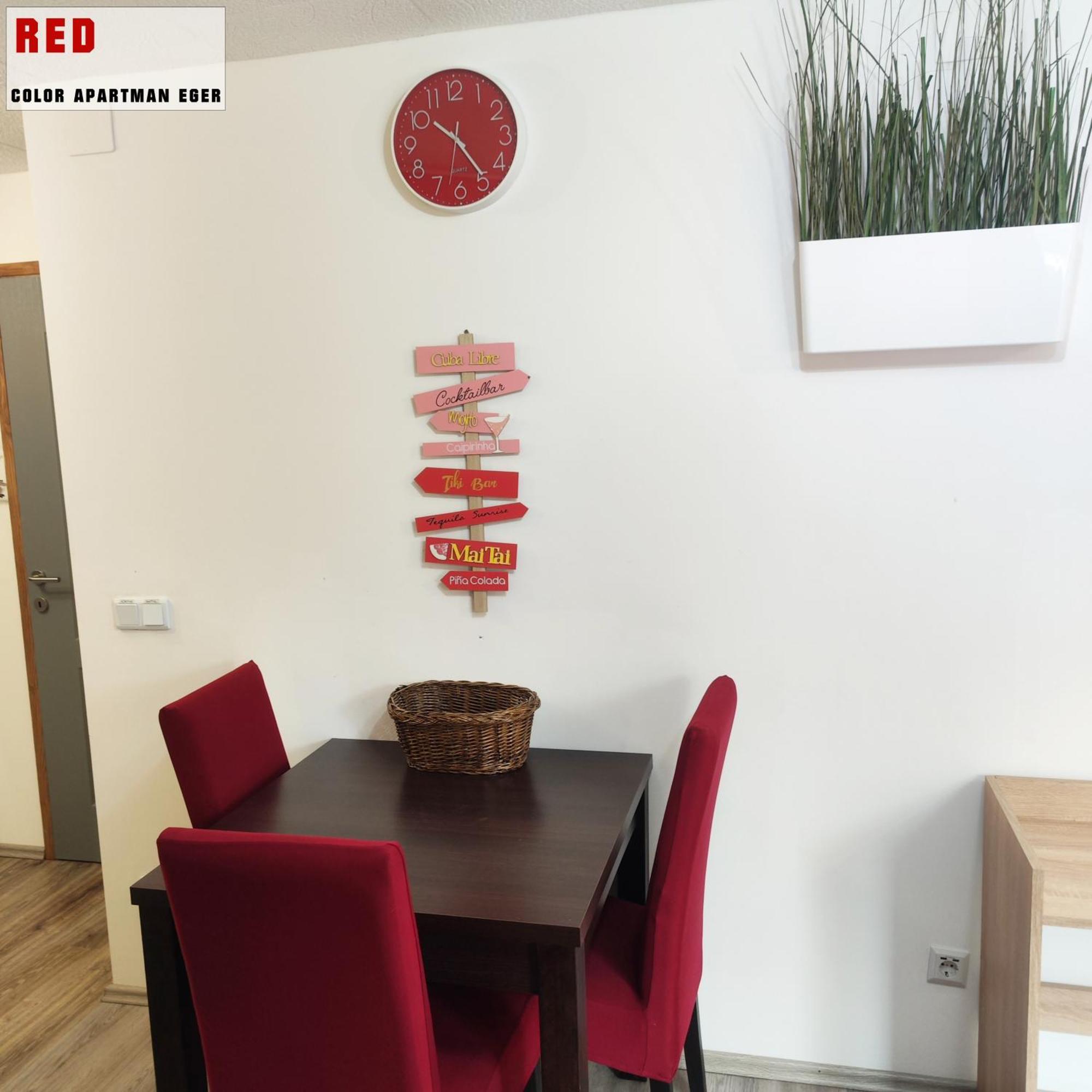 Color Apartmanok Eger Luaran gambar
