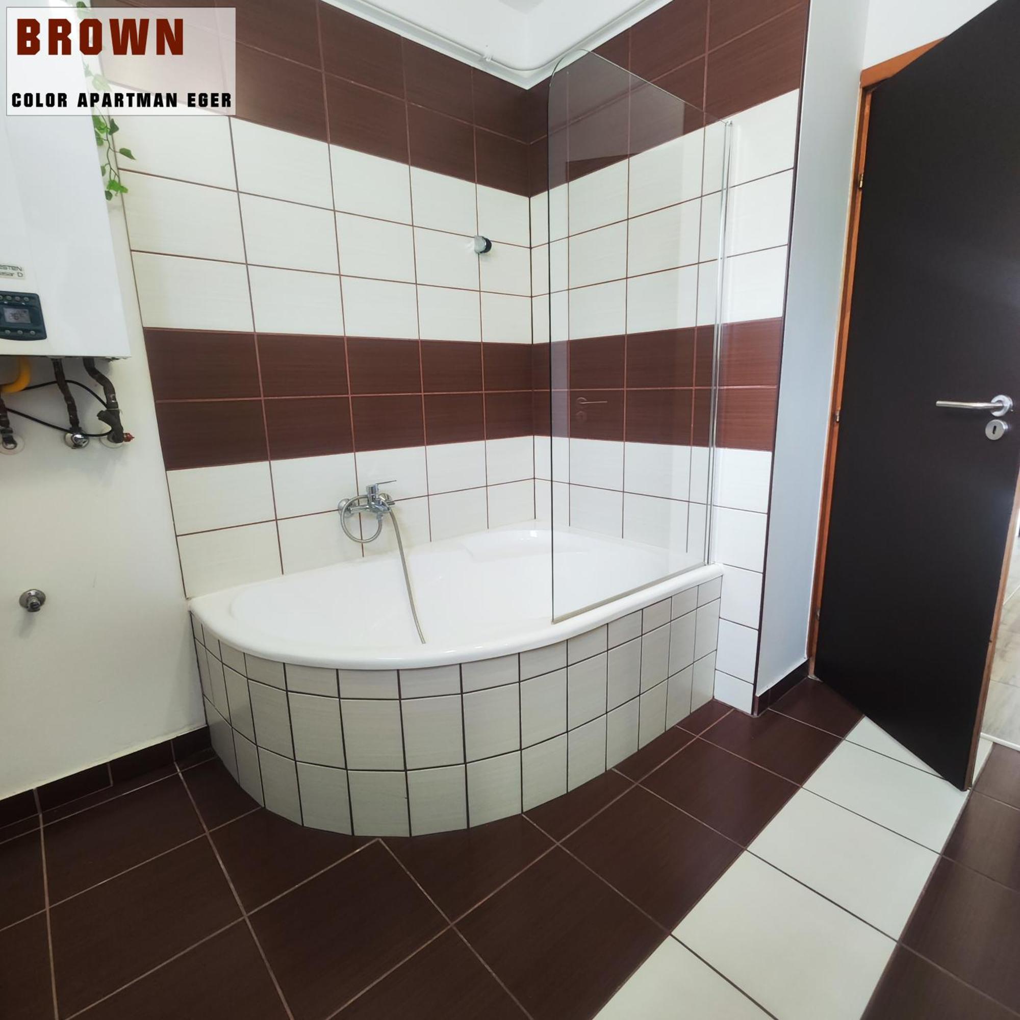 Color Apartmanok Eger Luaran gambar