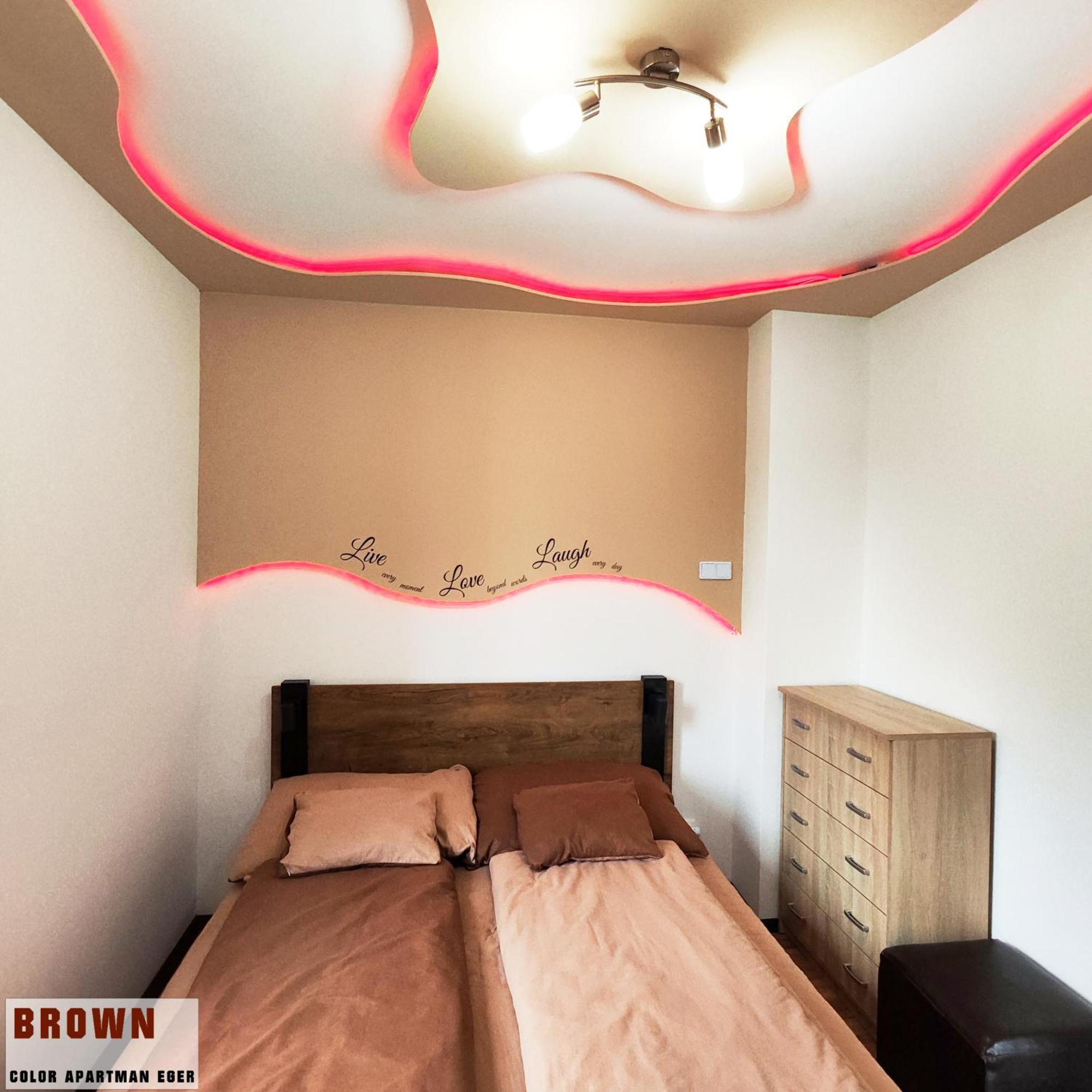 Color Apartmanok Eger Luaran gambar