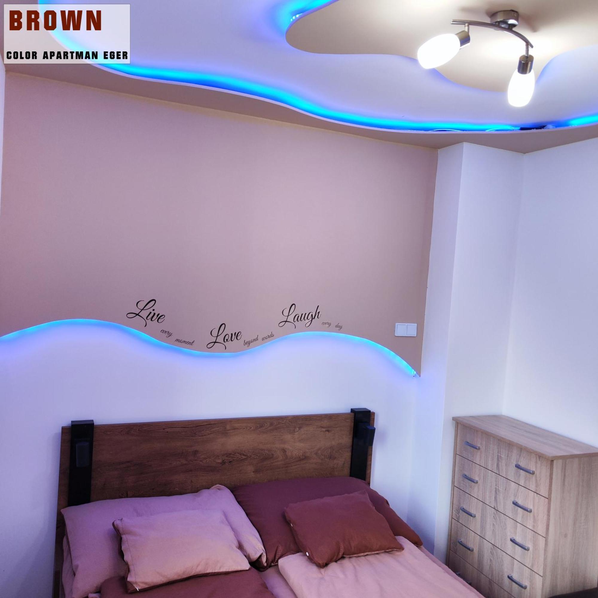 Color Apartmanok Eger Luaran gambar